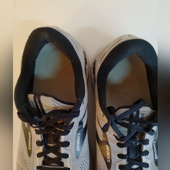 Brooks Men's Gray Running Shoes - Picture 8 of 10